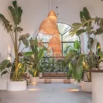 Luxury-Pet Friendly